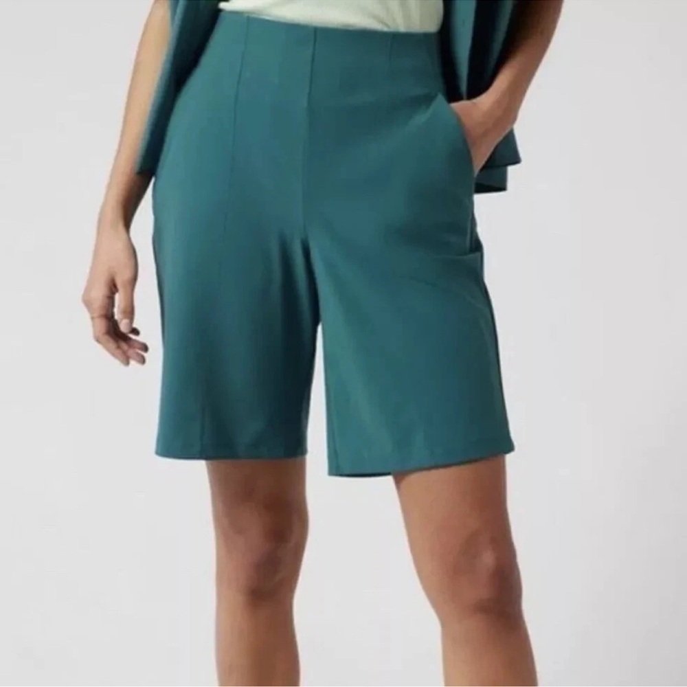 Athleta Cosmic Bermuda Shorts in Borealis Green .Size 4